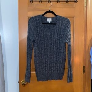 Womens gray sweater - size L - excellent condition